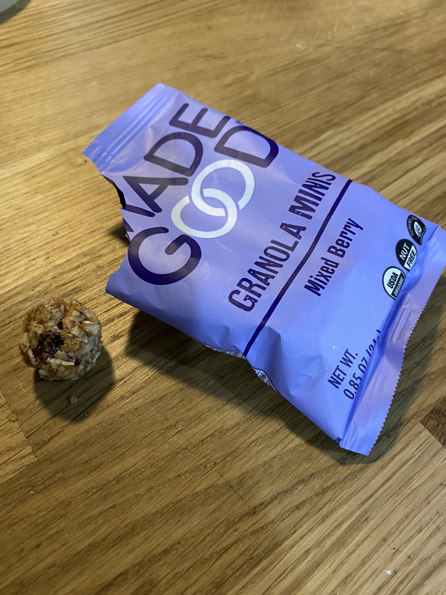 antoniojc75's tweet photo. Hey @madegoodfoods your granola minis are delicious but consider rethinking the portion size so that its not the size of an airway. #kidfriendly https://t.co/hpLWZHxIet