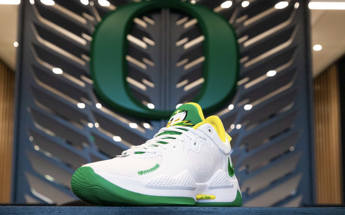 OregonMBB's tweet photo. That time of year! 

New 🔥 is rolling in, starting with the Oregon PG 5 low.

#GoDucks | #AlwaysUs https://t.co/hRC2rSVRDq