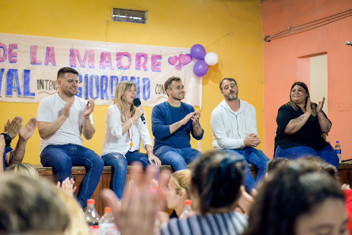 pamedc2016's tweet photo. Hace 10 días nos encontramos con las mamis de #VillaRosa, para reconocerles y celebrar todo lo hermoso que hacen por nuestra comunidad.

Así que para recordar ese lindo encuentro, este es mi #TBT junto a

@FedericoAchaval
@CrisAlvarezRod
@LaurentPilar
@ivangiordano

#diadelamadre https://t.co/uiuSNPNKSk