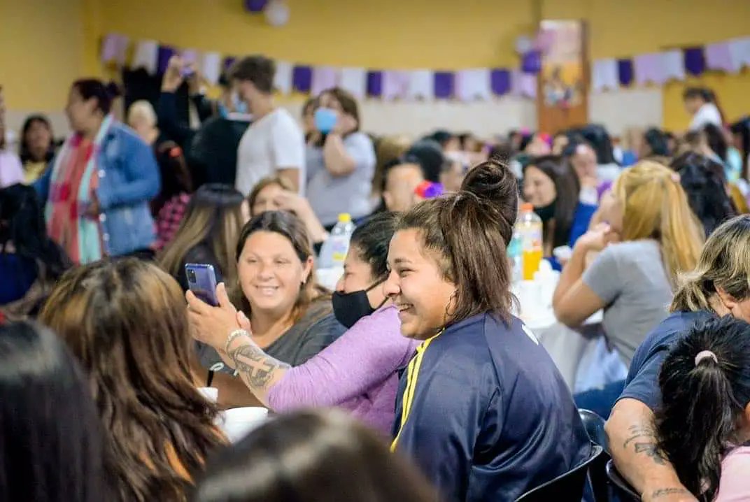 pamedc2016's tweet photo. Hace 10 días nos encontramos con las mamis de #VillaRosa, para reconocerles y celebrar todo lo hermoso que hacen por nuestra comunidad.

Así que para recordar ese lindo encuentro, este es mi #TBT junto a

@FedericoAchaval
@CrisAlvarezRod
@LaurentPilar
@ivangiordano

#diadelamadre https://t.co/uiuSNPNKSk