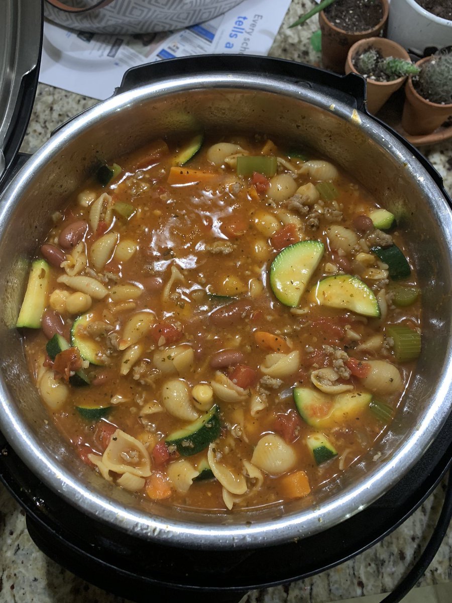 OakleyTeaches's tweet photo. Homemade minestrone. Perfect on a cold rainy day like today. https://t.co/dcQeQT8QD8