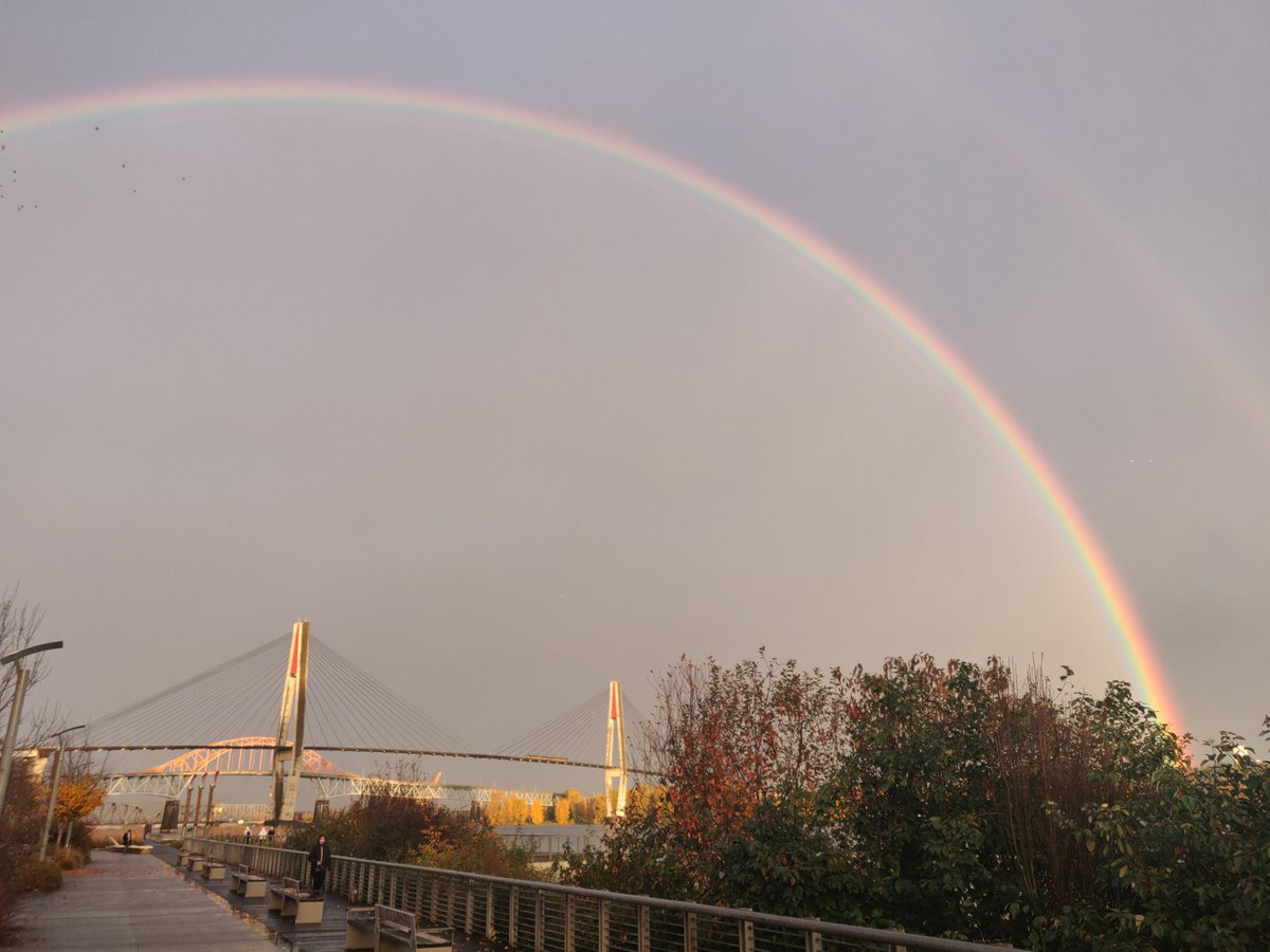 Jijid's tweet photo. #Newwestminster double rainbow sunset view 17:30hours https://t.co/YsgfpMSjHT