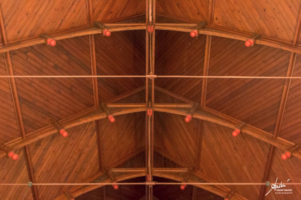 andrebrasse's tweet photo. Neogotische St. Hieronymus Aemilianuskerk (RK) in #Veenhuizen. gebouwd 1891-1893. architect W.C. Metzelaar. Houten #kapconstructie. Schildering Hemelvaart Christus gemaakt door gedetineerde Haagse reclameschilder Adolf Gantzert. Schilderde zichzelf mogelijk als apostel met staf. https://t.co/7rP2fLD97h