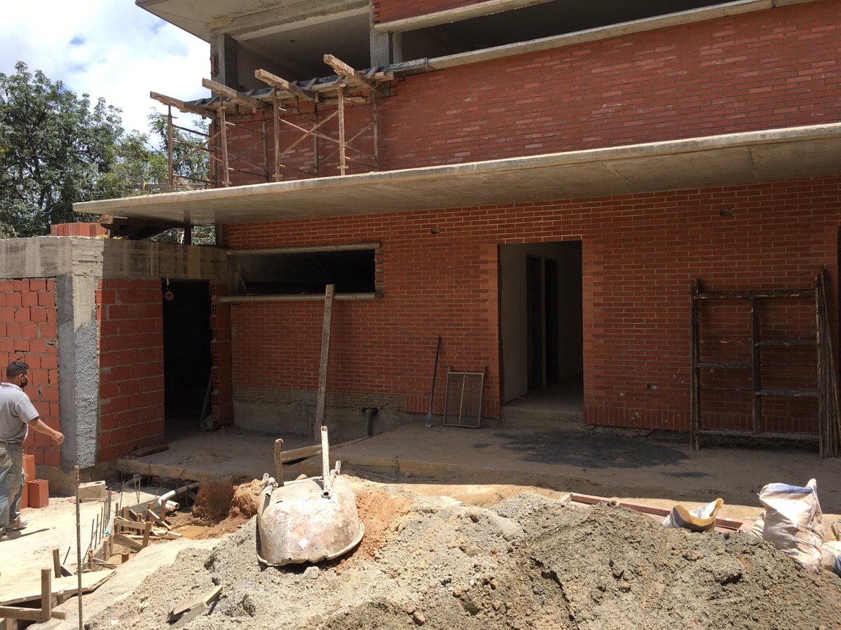 asoprogar's tweet photo. Con tu apoyo podremos terminar la construccion de 2 nuevas casas en los teques. tu aporte es importante. 
https://t.co/NJXtBQEFpg https://t.co/Ut39FPs95T