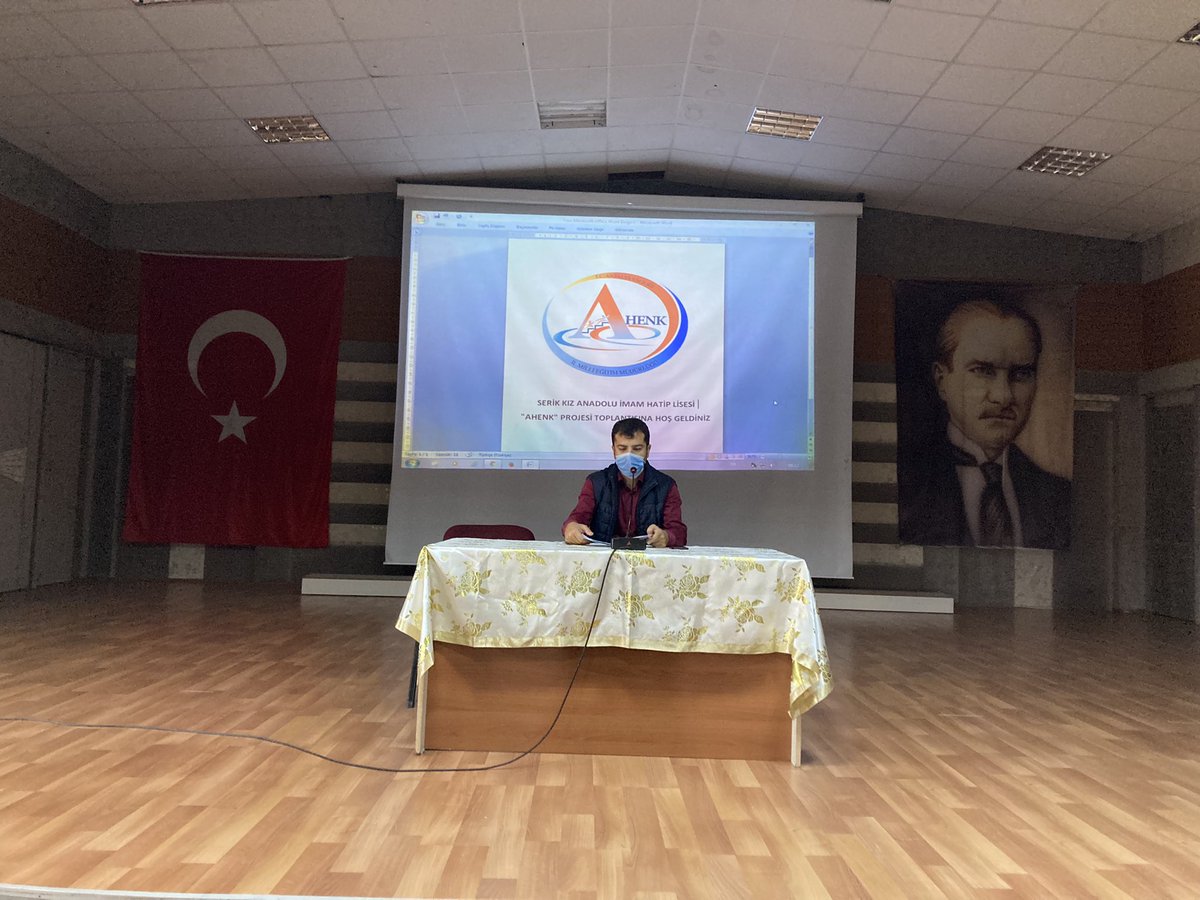 Okul Müdürümüz İsmet KARAKAYA, okulumuz öğretmenlerine  Antalya Valiliği ve Antalya İl Milli Eğitim Müdürlüğünce hayata geçirilen Ahenk Projesinin tanıtımını yaptı, yapılacak çalışmalar hakkında öğretmenlerimizi bilgilendirdi. Kendisine ve katılan öğretmenlerimize teşekkür ederiz