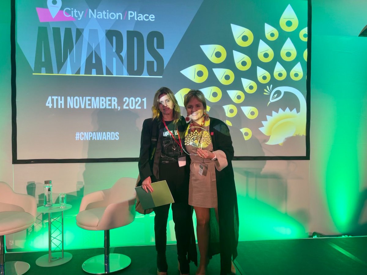 MarcaChile's tweet photo. ¡Tremendo orgullo! Fuimos reconocidos en los City Nation Place Award con el premio #BestUseOfData 🏆👏. Además estuvimos finalistas en las categorías Best Communication Strategy y Place Brand of the Year. Sigamos contando de 🇨🇱 al 🌏!
 #ChileCreatingFuture
https://t.co/jS3F3xFBDa https://t.co/ArKt26fWWl