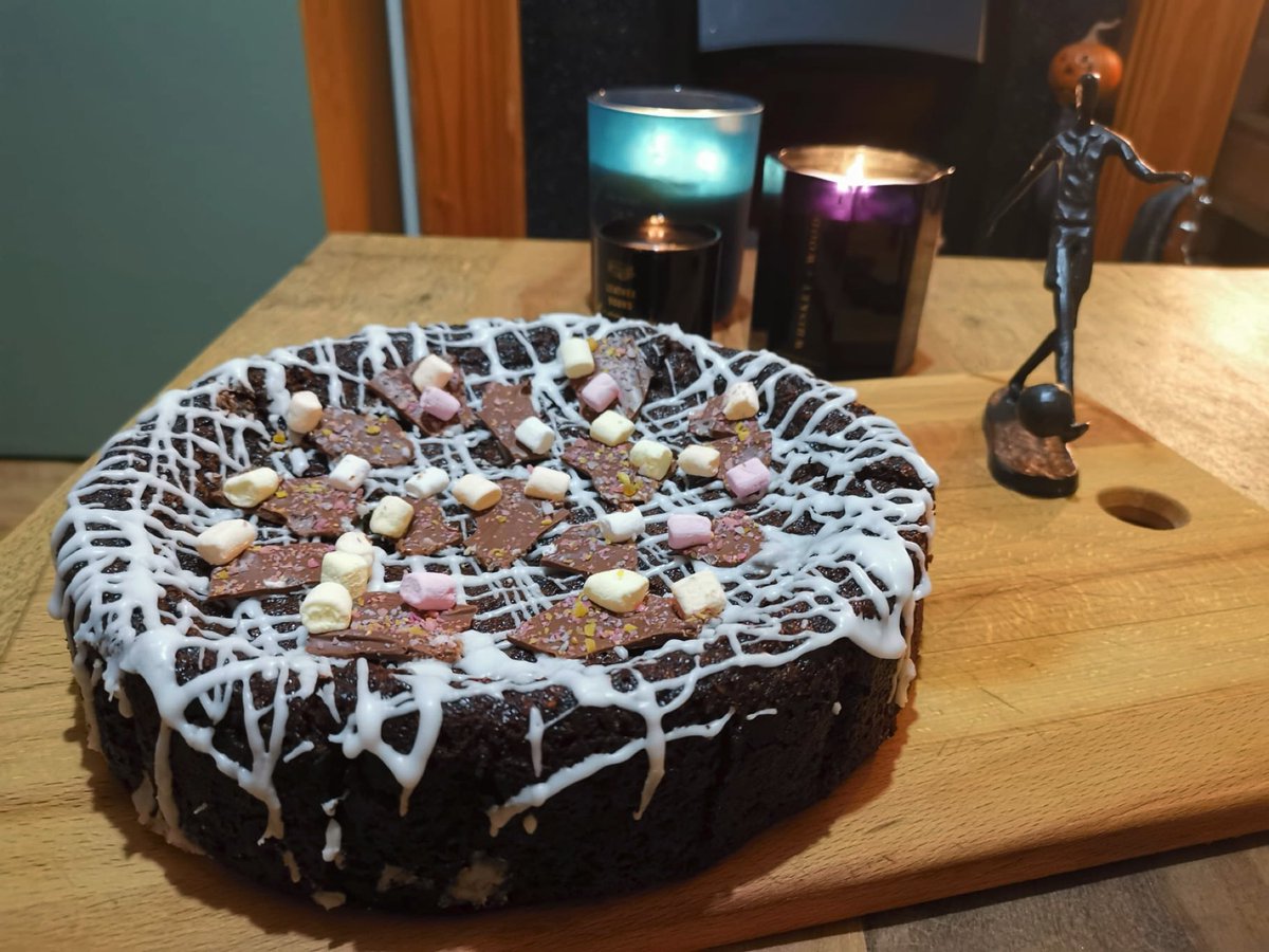 Cath_Pryce's tweet photo. Cake Raffle tomorrow at The Junior School 👌🏻 

A scrummy Parkin 😍 made by the lovely Kat x 

Please send your child to school with a 50p if you would like to be in with a chance of winning 🙌🏻

@AYJSMrsS @Year5AYJS @AYJSupdates https://t.co/DjD4OM1u8H