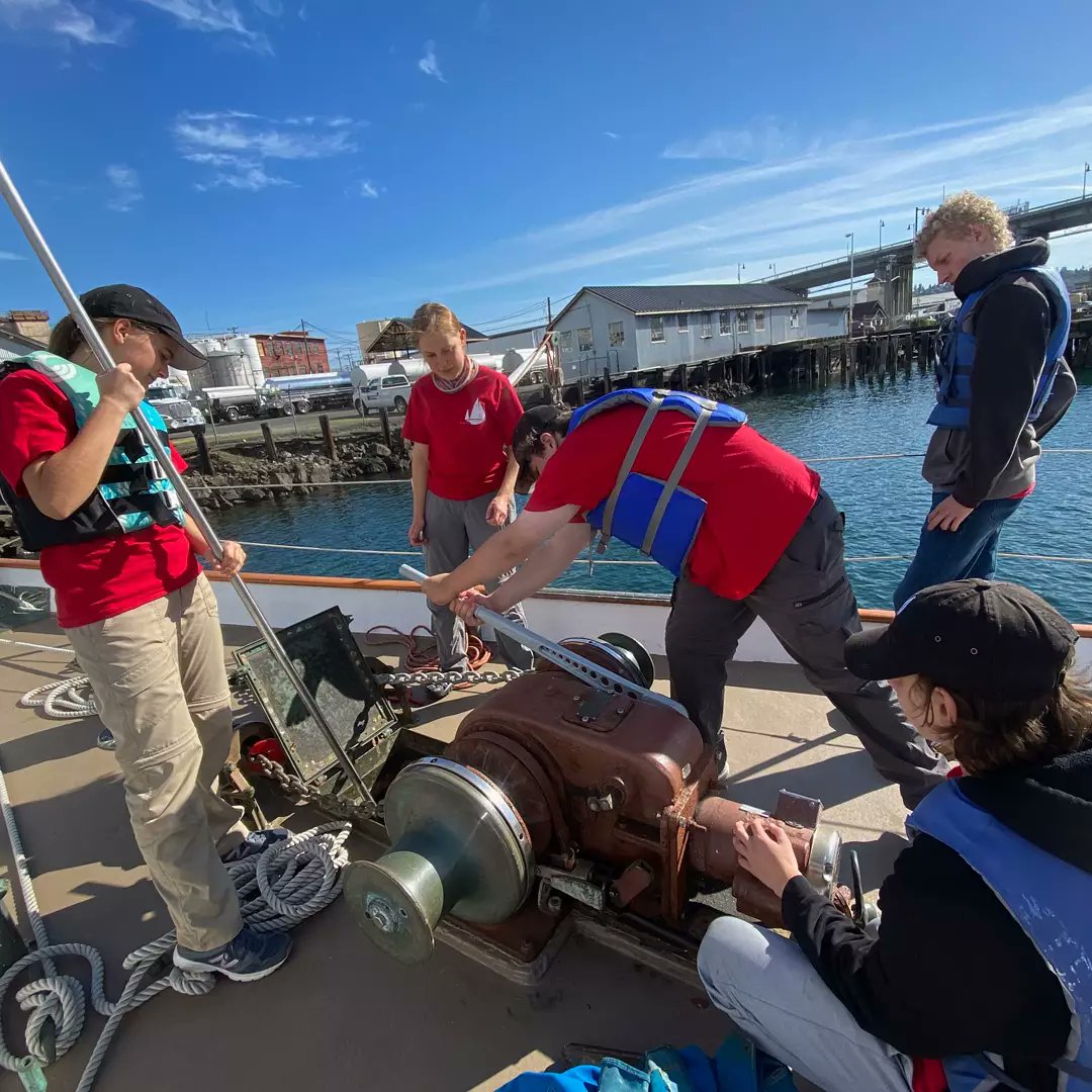 SSSOdyssey's tweet photo. Anchoring drills are a vital component of our crew's training. Unlike popular media's belief, anchoring isn't as simple as dropping the anchor and being done for the day. Check back later for a fun pop quiz and more info about anchoring! https://t.co/oksLsYNnhG