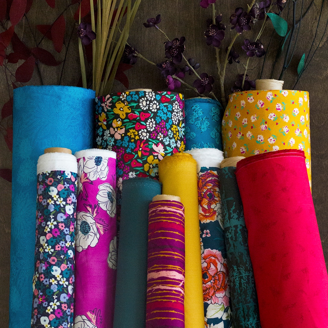 ArtGalleryFab's tweet photo. Let’s change it up this fall season with a unique #fabricpull! 💛💗💙Combining collections like our #AGFTrouvaille, #AGFTheFlowerSociety, and #AGFForestaFusion, where enduring and ebullient colors come together with all these elements! https://t.co/tDX7M9at7k