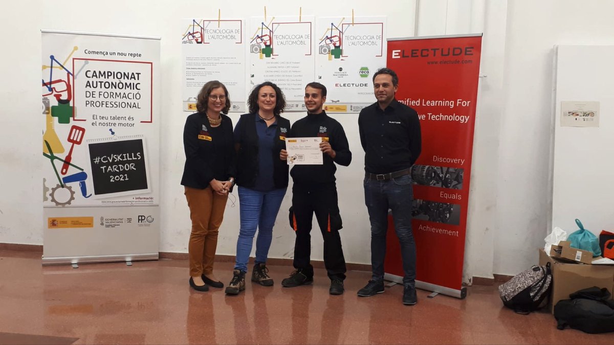 SuDomenech's tweet photo. 🥇Or en Skills Tecnologia de l’automòbil per a Emilio Breviá Serrano del @IESCotesBaixes  Tutor: @rsolermontero Enhorabona!!! 👏🏼👏🏼👏🏼🎉🎉  @miguelsolerg @VicentMarza @GVAeducacio @Orienta_FP @electude https://t.co/aCIOUtGc9j