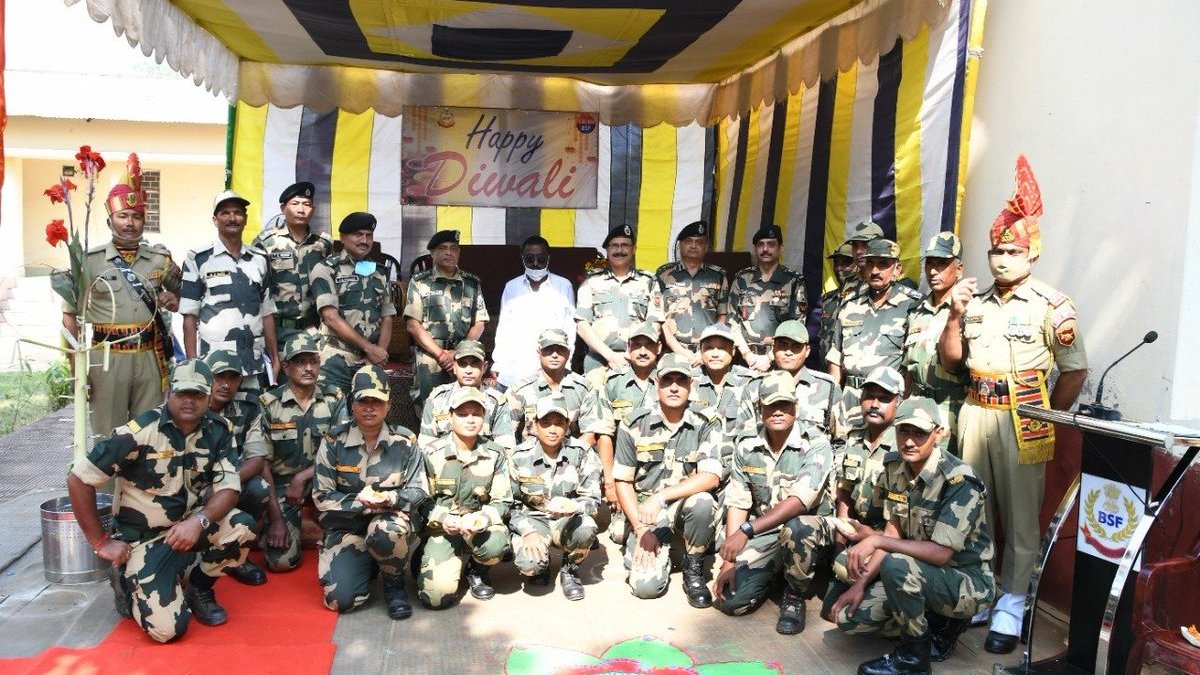 BSF_Tripura's tweet photo. Shri SK Nath, IPS, IG celebrated & shared the happiness of the festival of #Diwali with the troops of 120 Bn #BSF #Tripura and also visited #BorderOutPost West Joynagar to convey best wishes for health, prosperity, and happiness to all in presence of local MLA Sh Suriyajit Datta. https://t.co/uy4XbLCCd0