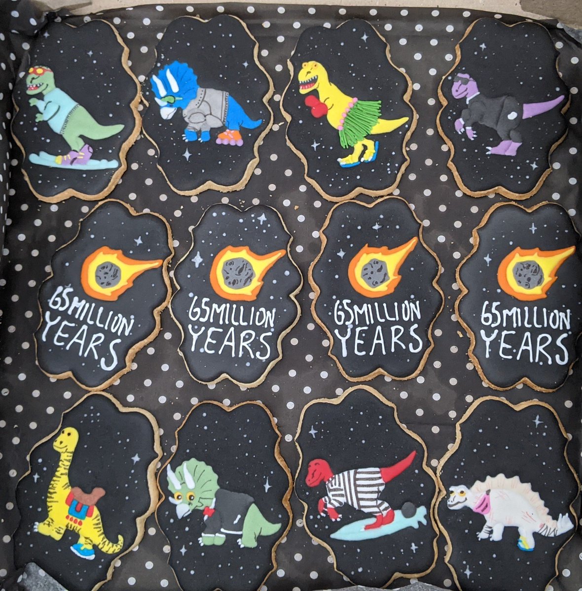 65millionyears_'s tweet photo. Mint is live at https://t.co/L3H9qAZpd0

Minting is going smoothly as planned! Our frendsss surprised us with cookies to celebrate 🥰🥰🥰 https://t.co/aN5DV0akxq
