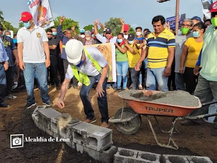 Plomo19792's tweet photo. Gobierno de #Nicaragua inicia construcción del nuevo Estadio de Beisbol de la Ciudad de León,el cual albergará 6,672 fanáticos del deporte rey de nuestro pais.👨‍👩‍👧‍👦⚾️🏟🇳🇮

#ProsperandoConElPueblo
#SiempreMasAlla

@ESPNDeportes @EJerezESPN @lavozsandinista @VivaNicaragua13 @nuevaya https://t.co/hM8aKSWRTZ