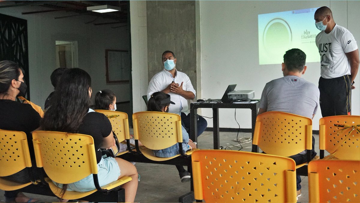 InderBarranca's tweet photo. ⏱️Las justas deportivas más grandes del país están a punto de iniciar de manera presencial. Hemos llevado a cabo reuniones técnicas con las instituciones educativas, con deportistas de las 20 disciplinas deportivas que van a participar en los @juegosintercol. 
@AndreaAvilaVac https://t.co/1csdBg9NNO