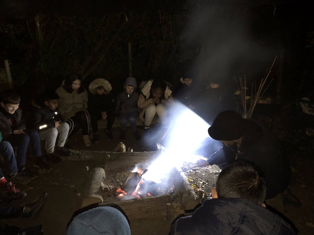 Last evening together so we thought we’d have a bonfire. Marshmallows + spooky stories = lots of fun! 🔥