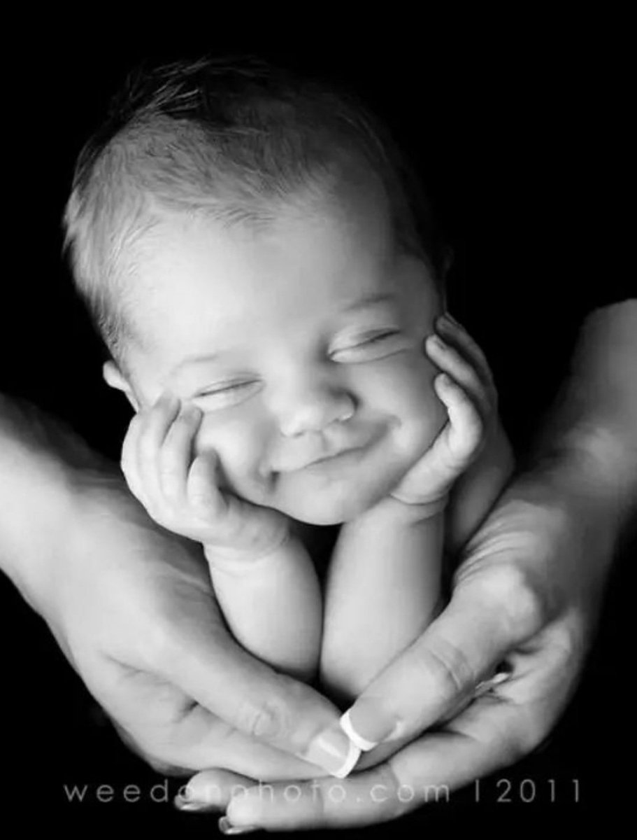 DignityPeacePr1's tweet photo. In mom's arms.
#infhear #leoEscuchate #HearYourselfBook https://t.co/rLT0A3h01w https://t.co/XncFxSUCM3