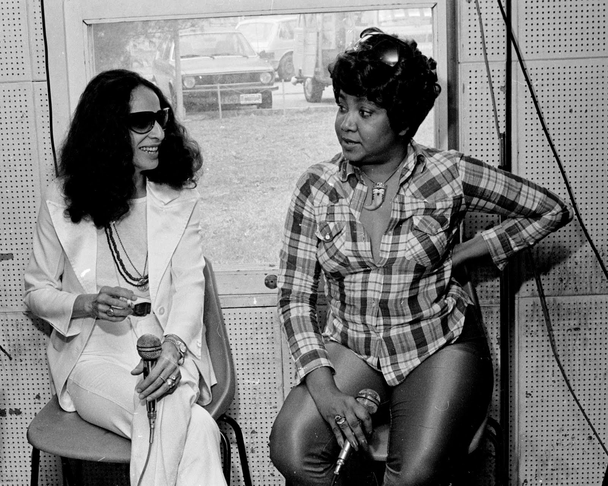 negrsprimaveras's tweet photo. Maria Bethânia e Alcione em 1984.

📷: Thereza Eugênia (acervo pessoal). https://t.co/q8pV3AYbDE