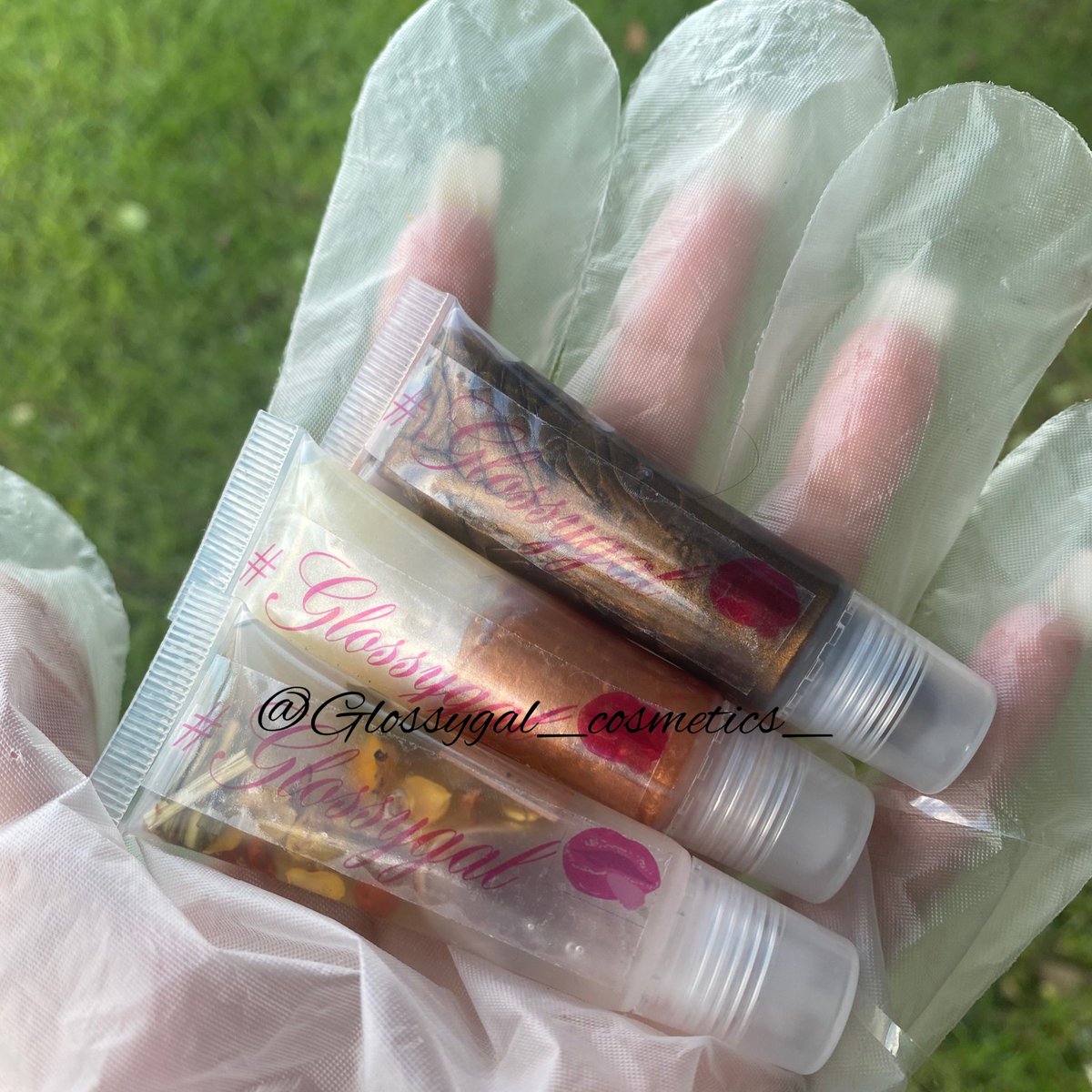 Our Fall collection gloss 🍂💅🏽 is ready to smoothe and renourish the lips ! Don’t forget to snag you one ! 

🛍 SHOP NOW #lipgloss
