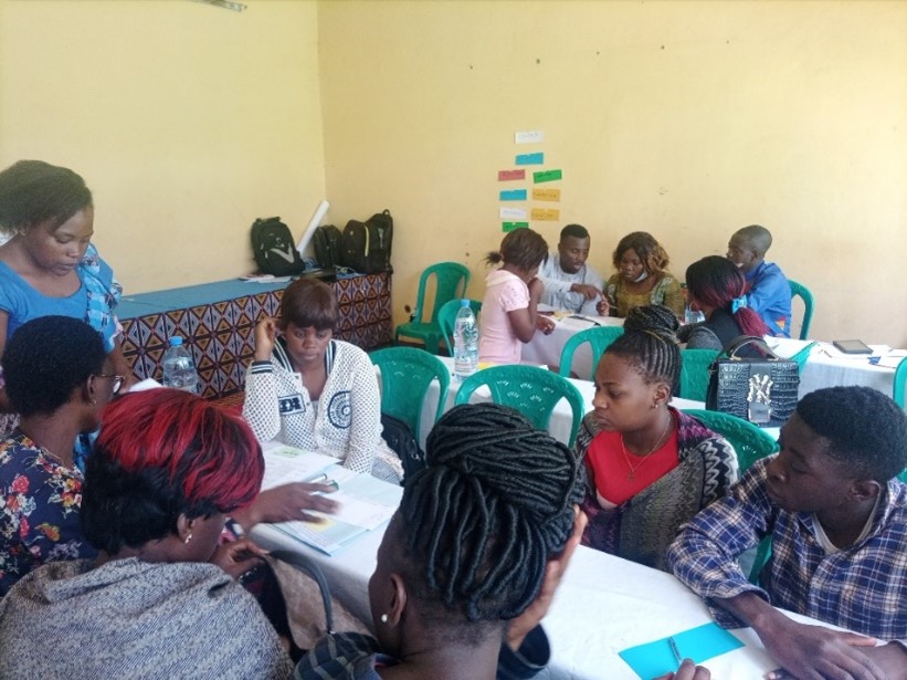 PaeEssamba's tweet photo. ESSAMBA à l’école du développement communautaire à travers des séminaires dans les villes de Maroua et Dschang sur le thème « Développement communautaire : La participation collective au bien-être social de la communauté »
#Développementlocale  #PAEESSAMBA #Communautés https://t.co/UxqyQBh4yX