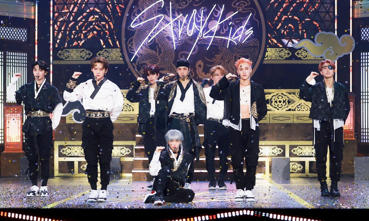 Stray kids "소리꾼(thunderous)" m/v феля. группа stray kids 2023. Stray kids thunderous обложка. Thunderous stray. группа stray kids thunderous.