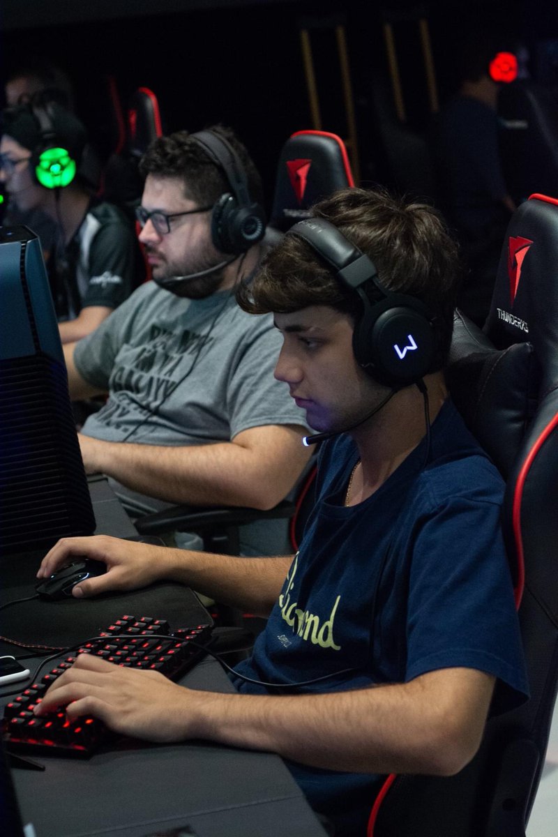 Swaggersgg's tweet photo. Seja bem-vindo também @BartholoFro 👀

Barth completa nosso time com extrema elegância 👔, jogador com passagens por alguns times locais chega no nosso grupo para dar um ar um pouco mais..... "bonito" para a equipe, assim podemos dizer.

#GOSWG😈 https://t.co/CejclWNogY