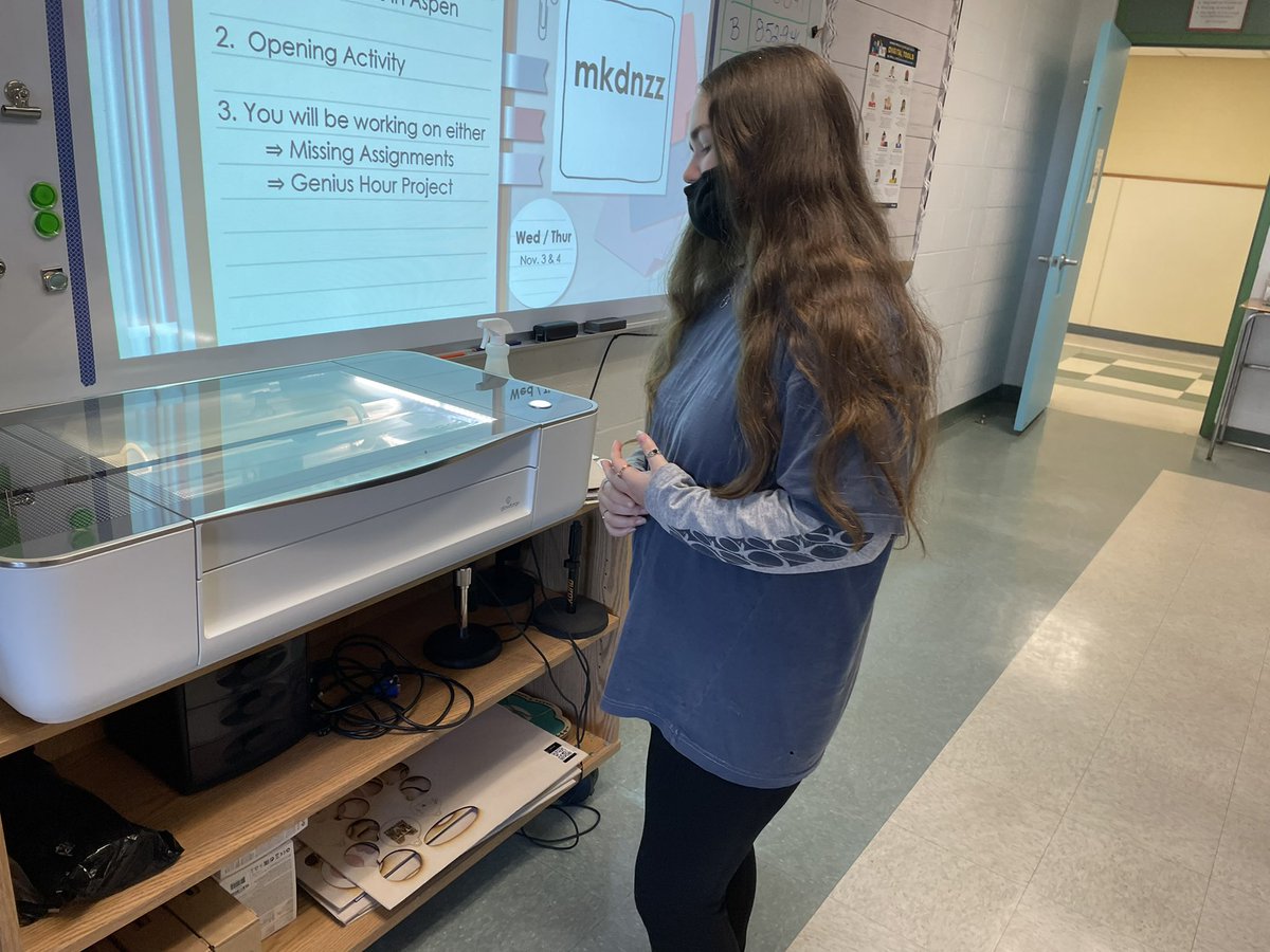 meeganmolander's tweet photo. Another great day of Genius Hour 💡 Ss were using the #Glowforge to create prototypes of possible fundraisers. Thanks @MarshfieldEF Other Ss were teaching our younger students how to work the drones! #proudtobeFBMS https://t.co/2moAoSCOkS