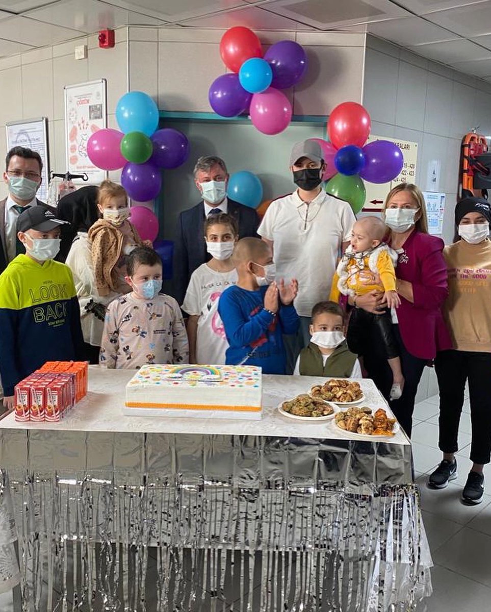 ElifGKazanci's tweet photo. Lösemili çocuklar haftası etkinliğimiz.. Büyükşehir belediye başkanı Sn Alinur Aktaş ve tüm gönüllü dostlarımıza sonsuz teşekkürler.. Her şey çocuklar gülsün diye 💖 @hetader2013 @bursabuyuksehir https://t.co/W7IoteWEgq