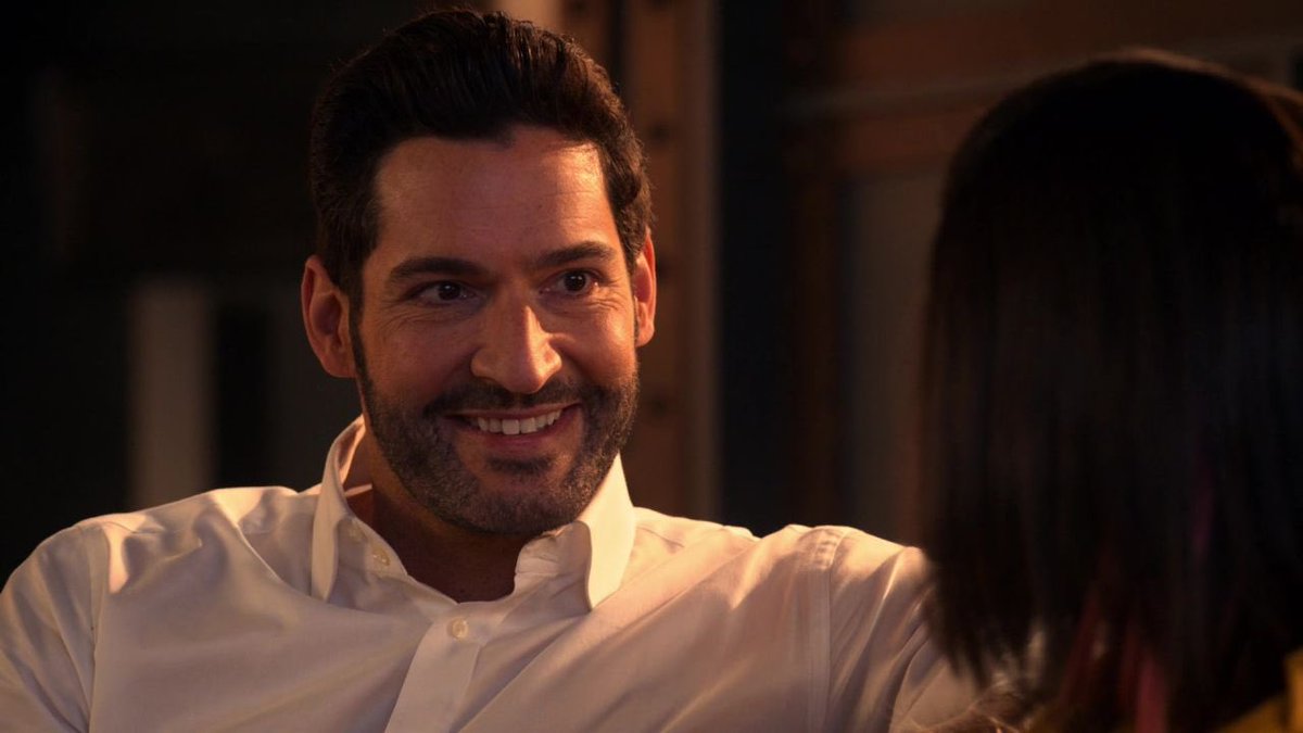 mrsrollisi's tweet photo. just lucifer smiling at his family ☹️ https://t.co/h1QJIBT6NV