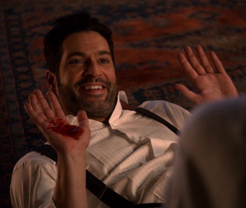 mrsrollisi's tweet photo. just lucifer smiling at his family ☹️ https://t.co/h1QJIBT6NV