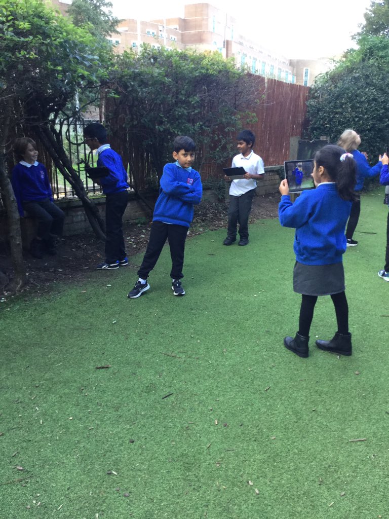 MrsValean's tweet photo. Pear Class children have amazed me with their skills in digital photography, our new unit of learning in Computing. They have been challenged to take a variety of photos ( a building, a close up object, their partner,a selfie etc.)#computingiscentral @Centralprimary @MrPerulero https://t.co/oVcFfgbgcT