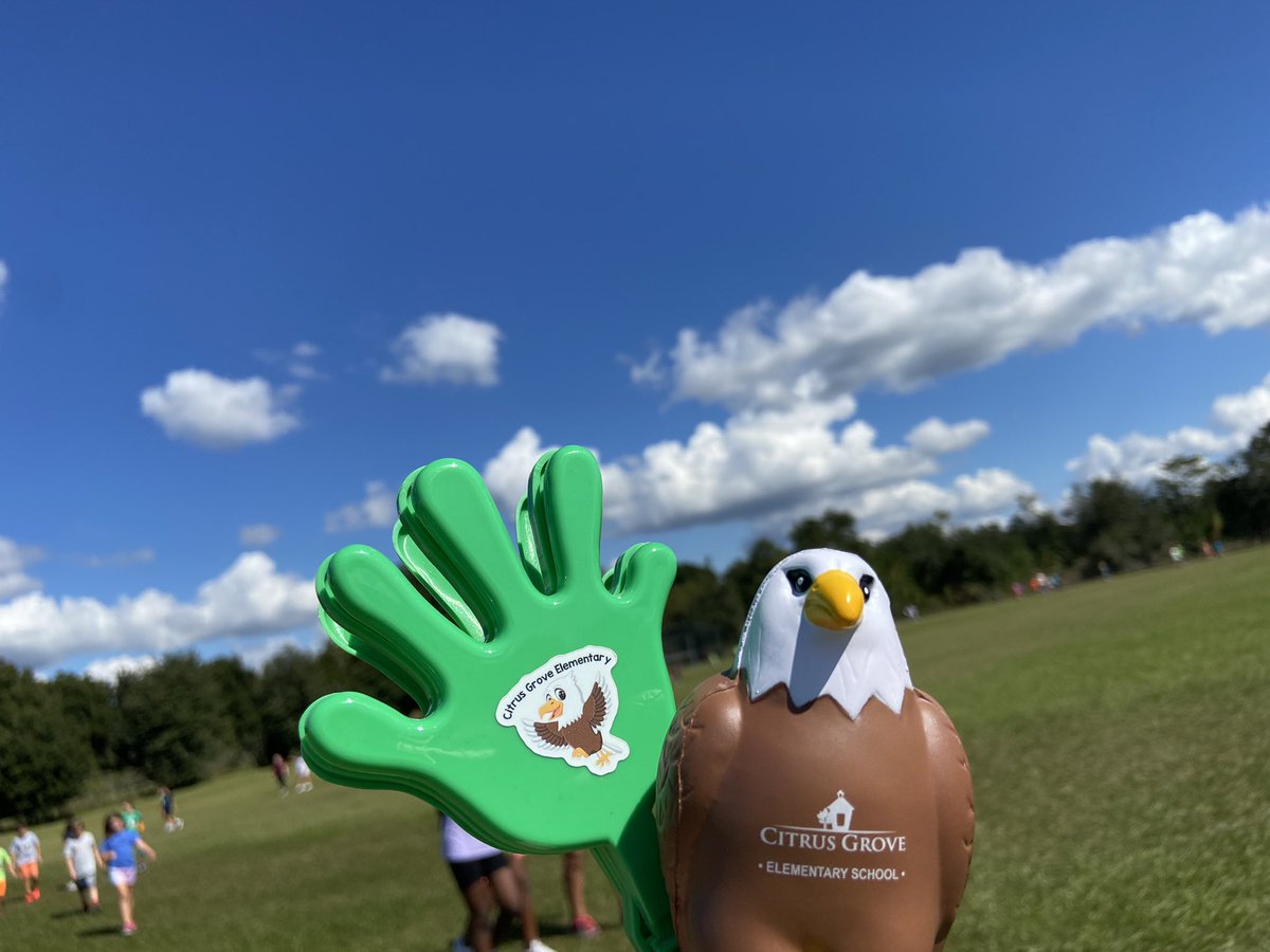 kmevans3's tweet photo. Guess who’s back… back again? Squeagle’s back taking pictures with friends! It was a sunny day @CitrusGrove_VCS and Squeagle couldn’t resist joining in on the Walk A Thon sponsored by @PtaGrove. A fun time was had by all! #cgesqueagle #cgeeagles #squeagleadventures https://t.co/NWoGGBpela