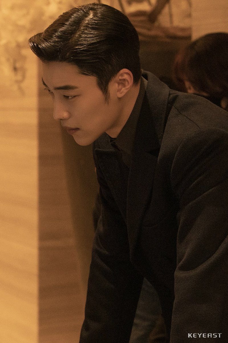 wdohwanpics's tweet photo. 🍳 Woo Do News 🍳

Dohwan has chosen the Netflix Original “Bloodhound” (사냥개들) as his first project upon completing his military service. 

The actor and the director, Kim JuHwan, earlier worked together on the movie Saja

#우도환 #WooDoHwan #사냥개들 #Bloodhound #HuntingDogs https://t.co/GX7JhHbyOX