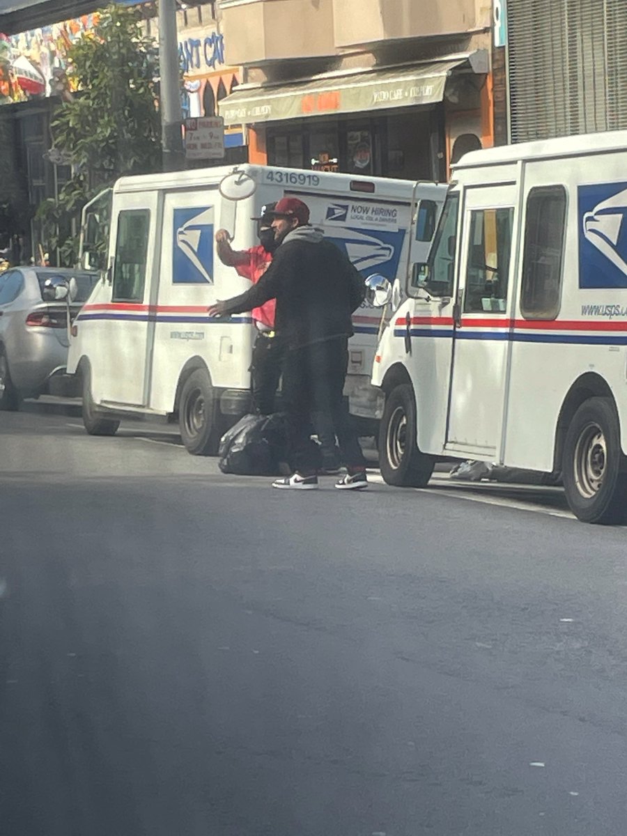 Jan-Henrik Dobers (@j_h_dobers) on Twitter photo Massive shooting on Haight Street, San Francisco, couple of minutes ago. Min. one man dead on the street. <a href="/SFPD/">San Francisco Police</a> Massive shooting on Haight Street, San Francisco, couple of minutes ago. Min. one man dead on the street. <a href="/SFPD/">San Francisco Police</a>