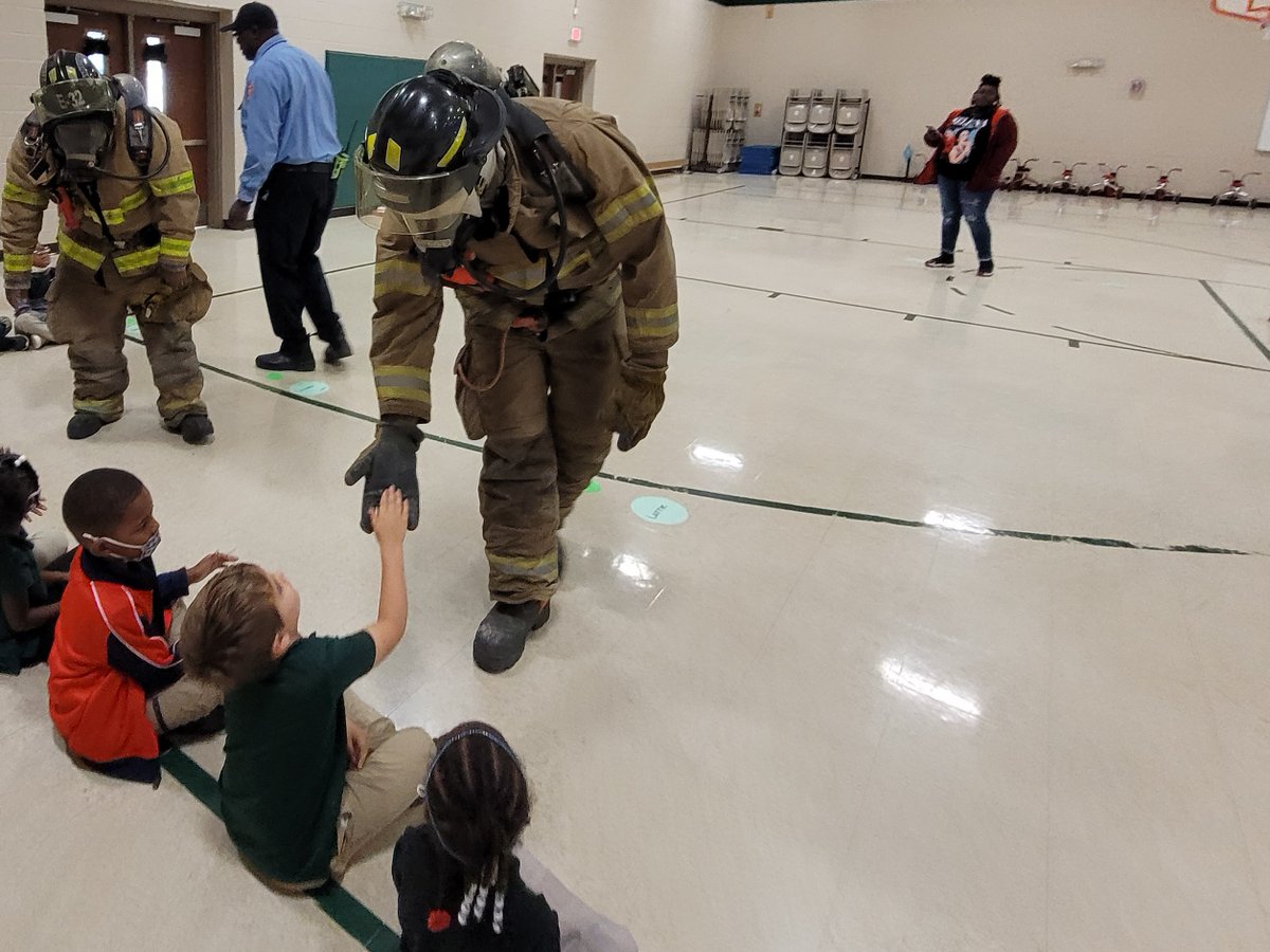 JMCSchools's tweet image. Firefighters with the Jackson Fire Department spent time with the PreK students at Isaac Lane recently to share information about fire safety 🚒  #prevent #plan and #practice  Thank you, JFD! #Community #Partners