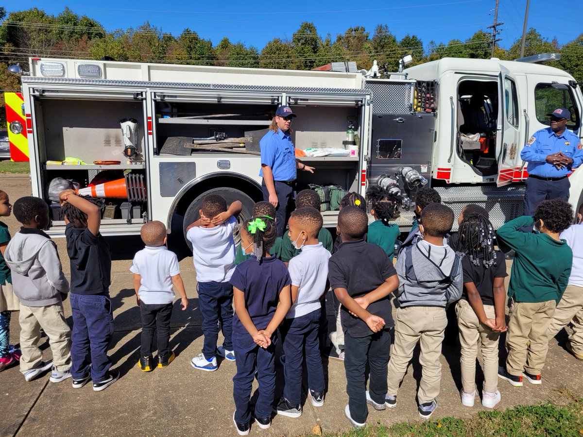 JMCSchools's tweet image. Firefighters with the Jackson Fire Department spent time with the PreK students at Isaac Lane recently to share information about fire safety 🚒  #prevent #plan and #practice  Thank you, JFD! #Community #Partners
