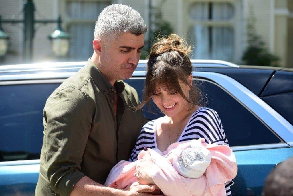 yvette_princz's tweet photo. Nothing's gonna change my love for you.
@AsliEnverResmi @OzcanDeniz #AsliEnver #OzcanDeniz #IstanbulluGelin #SureyyaBoran #FarukBoran #SurFar https://t.co/UaCWlCHbsB