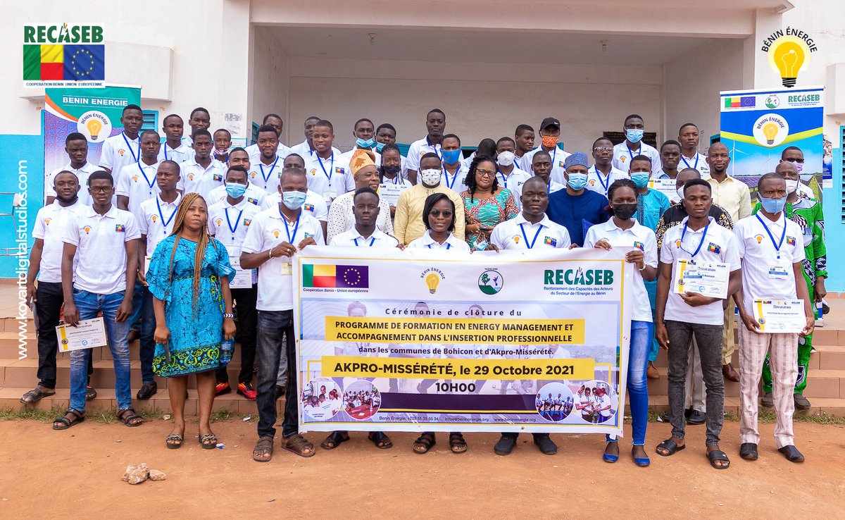 BeninEnergie's tweet photo. Le programme de formation en energy management et accompagnement dans l’insertion professionnelle, financé par @UEauBenin à travers le Programme RECASEB a connu son épilogue.
Retrouvez le compte rendu intégral,=> https://t.co/P9KRMWNKeg
#BeninEnergie #UE #RECASEB #VADID https://t.co/gFYj2soULg