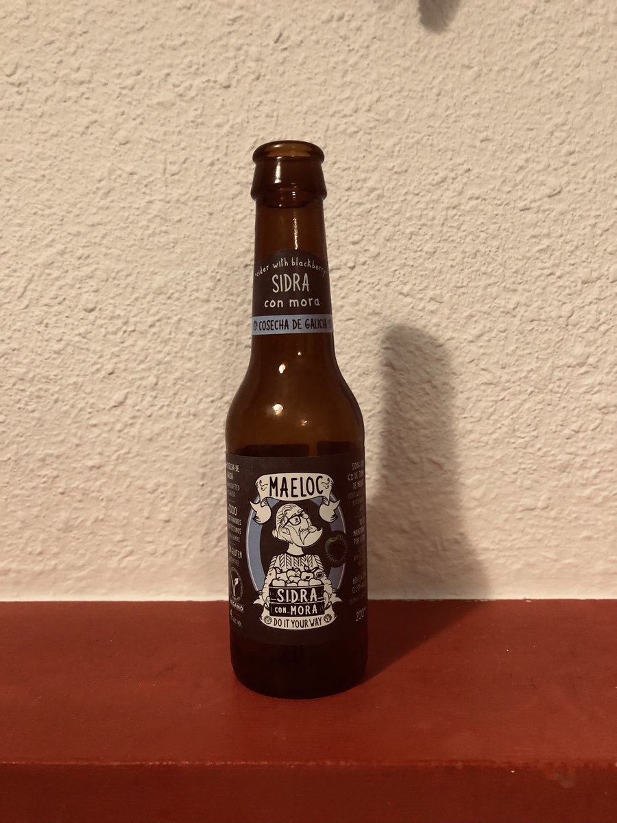 a_L_e_X_o_U's tweet photo. Cuando mis colegas franceses no creen que se puede beber sidra estupenda de España 🥰🥰🥰🥰 @maelocway #sidramaeloc #sidradesabores #Maelocsidrasderaíz #CosechadeGalicia https://t.co/Nhy7tZFjH6
