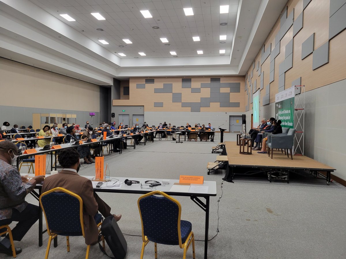 AUC_PAPS's tweet photo. #3rd_High_Level_Debate Session3: Curbing the illicit inflow &amp; proliferation of arms in Africa - key to #silencingtheguns. Moderator: Amb. Mohammed Ashraf Rashed @comesa_lusaka  Presenter: Dr. Gounden @ACCORD_online
Panelists: @BruceMokayaICRC, Ms. Brenda Wanjiru @Dumebi21035252 https://t.co/FwQpRrMwlV