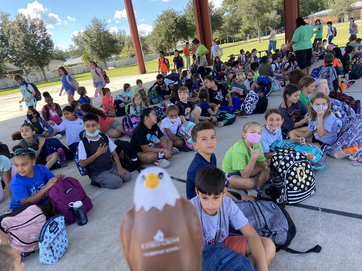 kmevans3's tweet photo. Guess who’s back… back again? Squeagle’s back taking pictures with friends! It was a sunny day @CitrusGrove_VCS and Squeagle couldn’t resist joining in on the Walk A Thon sponsored by @PtaGrove. A fun time was had by all! #cgesqueagle #cgeeagles #squeagleadventures https://t.co/NWoGGBpela