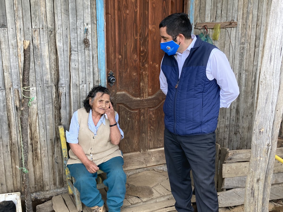 Nuestro Alcalde Jorge Calderón visita vecinos del sector Colonia Norte para escuchar sus requerimientos.