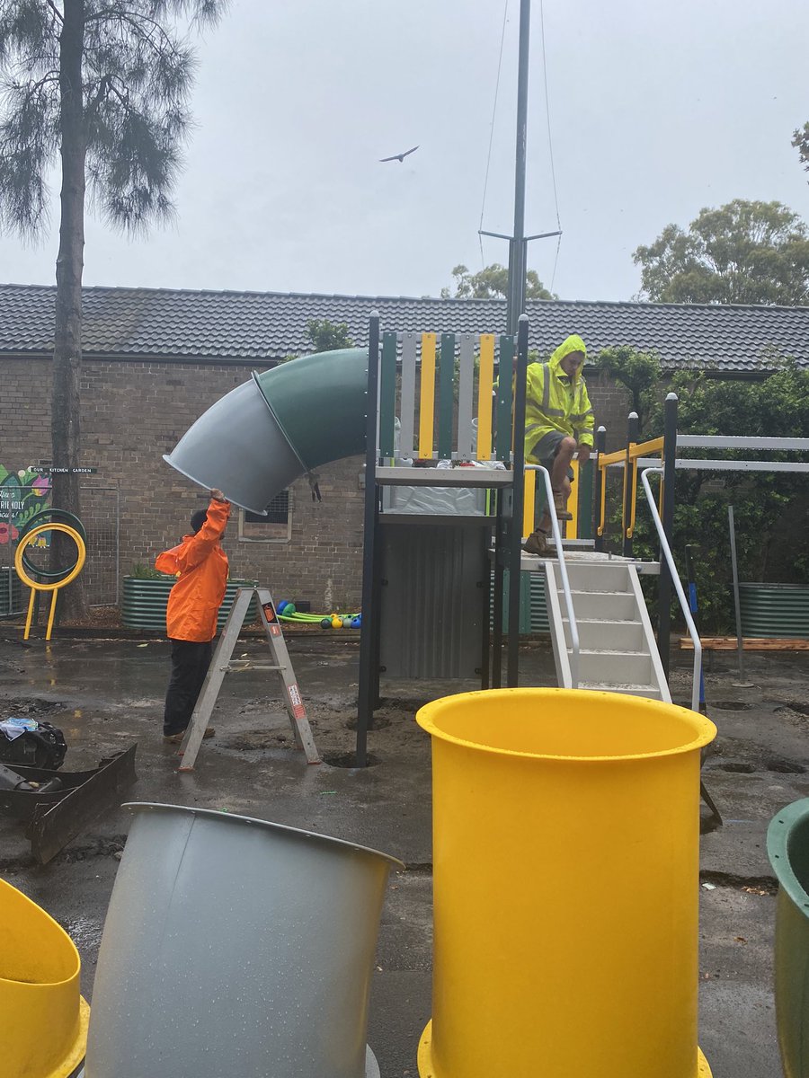 KENSINGTONPS's tweet photo. Forgot to tweet these photos but had to share in the excitement, it's looking amazing. From this, to that and so much more to come. @KENSINGTONPS @NSWEducation #moduplay #WorldOutDoorPlayDay https://t.co/8S354bh4lS