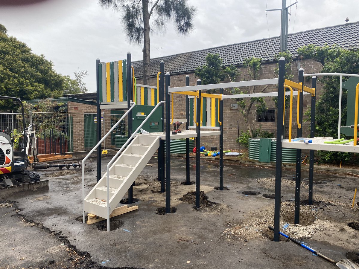 KENSINGTONPS's tweet photo. Forgot to tweet these photos but had to share in the excitement, it's looking amazing. From this, to that and so much more to come. @KENSINGTONPS @NSWEducation #moduplay #WorldOutDoorPlayDay https://t.co/8S354bh4lS