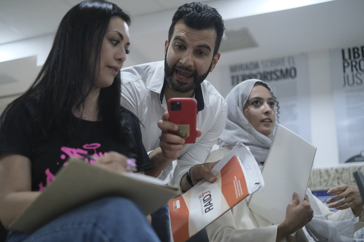 Demà: «La insoportable banalidad del tema» Teatro foro contra la islamofobia. Dins del @FestivalRavals 
Sinopsis - Se pone sobre la escena diferentes cuadros que viven las personas musulmanas o identificadas como tal. #raval 
patothom.org/es/teatre-de-l…