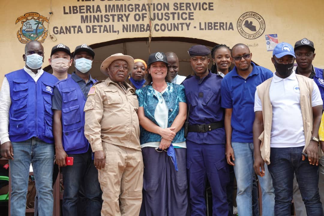 FonsecaIOM's tweet photo. Today with @IOMGuinee @IomLiberia and Diecke’s local authorities to inaugurate the renovated border post where IOM installed a water pump and hand washing system to prevent #Ebola #Lassa Fever #COVID19 epidemic risks passing through this border area. #Guinee #Liberia @GouvGN https://t.co/O8Uw5IUyI0