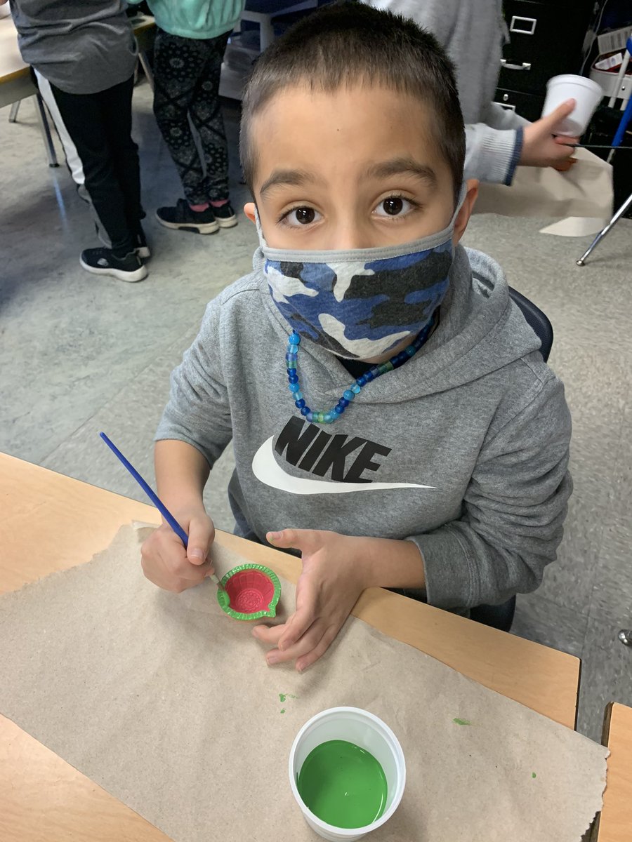 MeadowsMustangs's tweet photo. Happy Diwali!  Today grade 3s are learning about the Festival of Lights and making lovely Diya decorations. https://t.co/hmcBm1LNcM