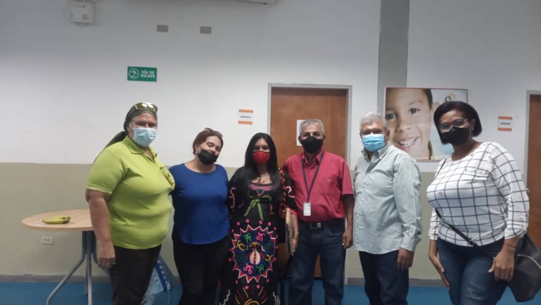 ZuliaPtms's tweet photo. Hoy se celebró el intercambio  de semilla en la Cancha de Paz, ubicada en el Sector Catricentenario, del Programa Todas las Manos a la Siembra de la Zona Educativa Zulia, la actividad se realizó con mucho entusiasmo. https://t.co/tQGr0JFtDw