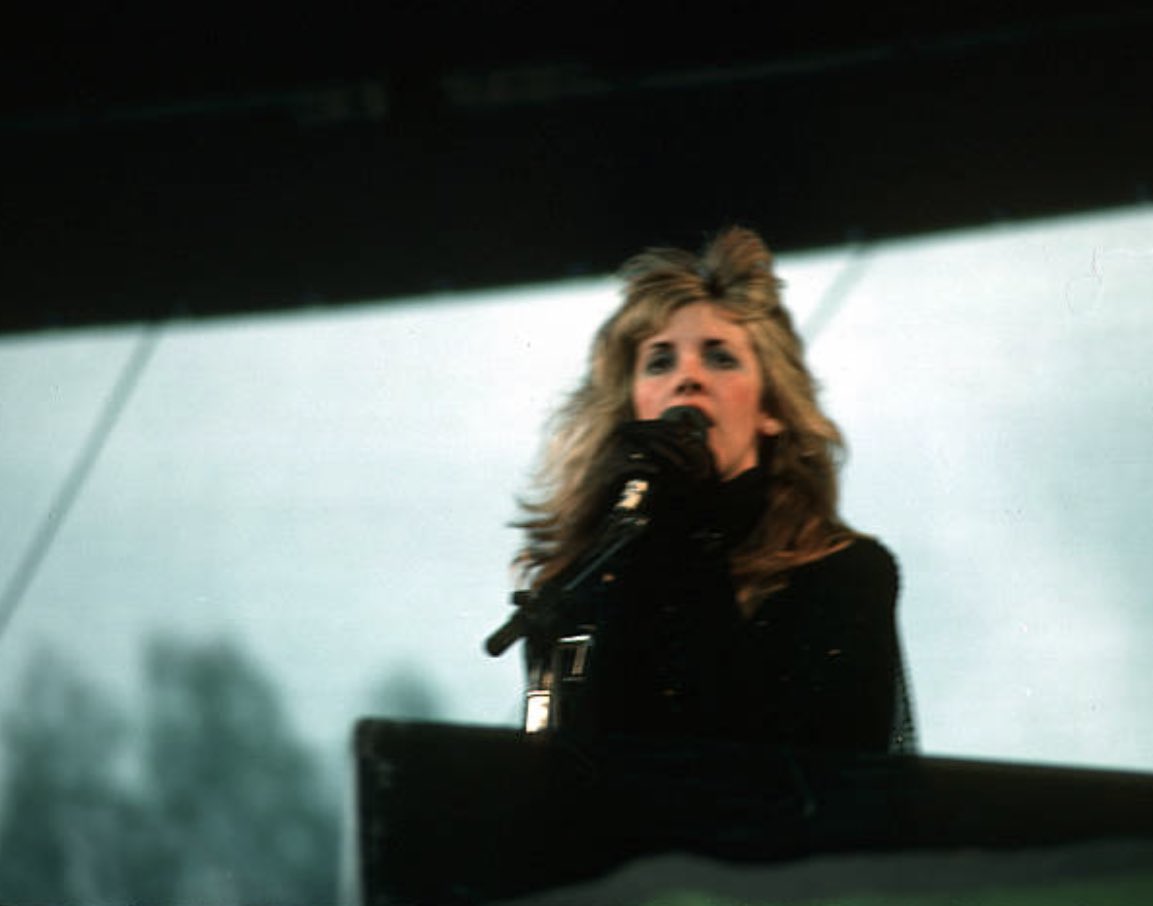 StevieInPhotos's tweet photo. Stevie Nicks, Rumours Tour, 1977 https://t.co/132HtWrJSj