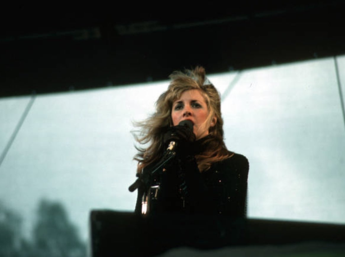 StevieInPhotos's tweet photo. Stevie Nicks, Rumours Tour, 1977 https://t.co/132HtWrJSj