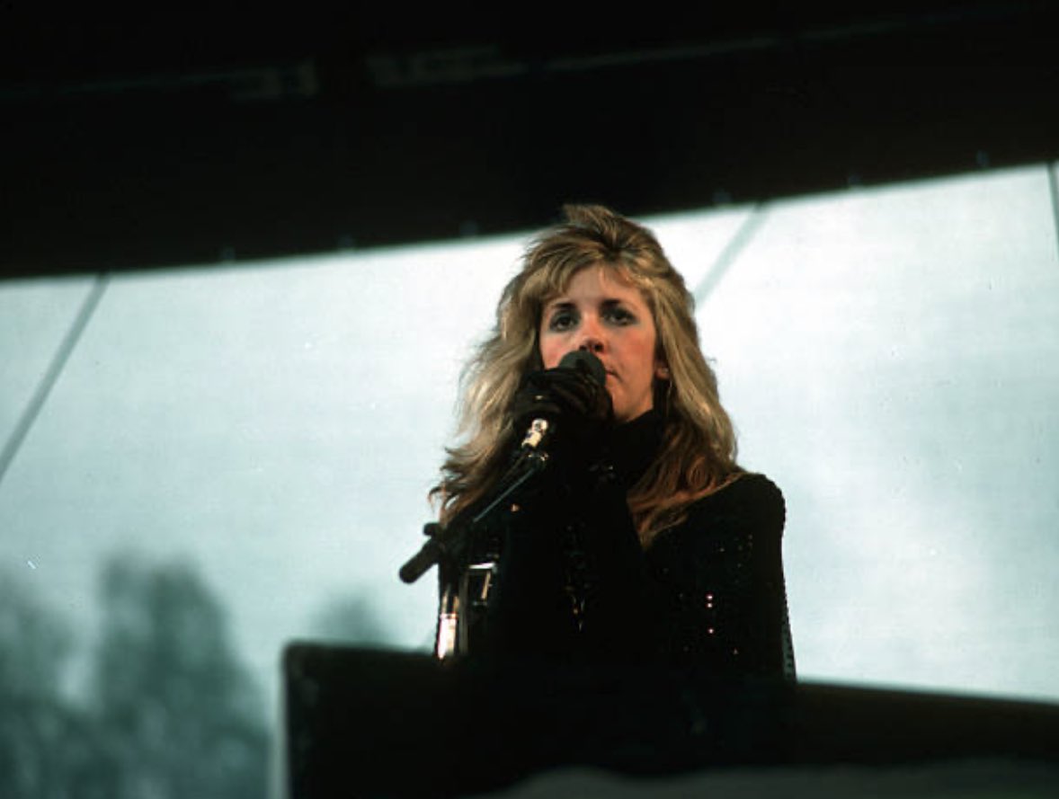 StevieInPhotos's tweet photo. Stevie Nicks, Rumours Tour, 1977 https://t.co/132HtWrJSj